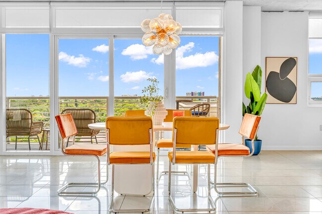 Building Photo - 3256 NE 1st Ave