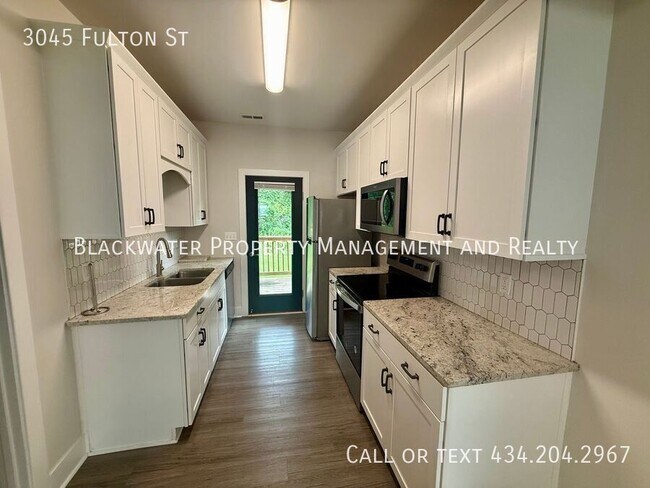 Building Photo - 3045 Fulton St