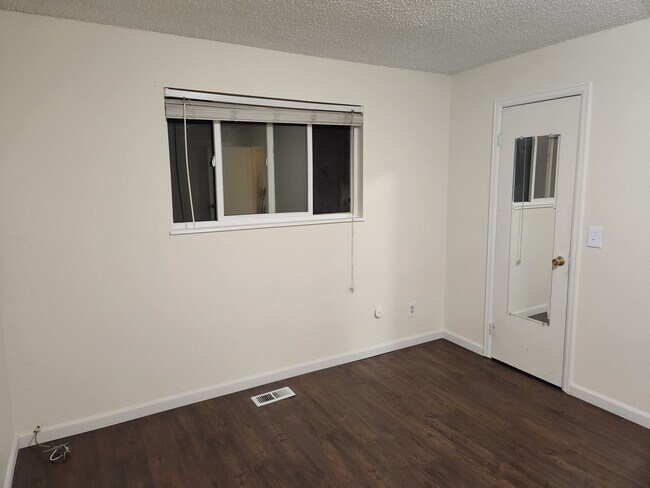 Building Photo - 10913 Forest Cir