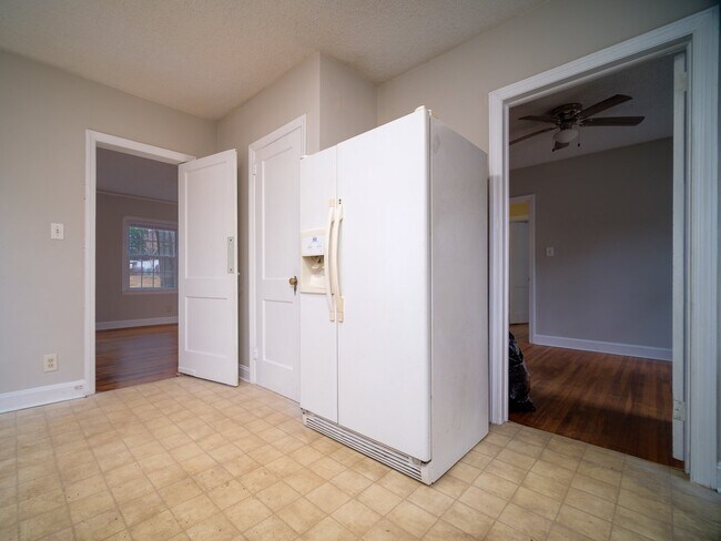 Building Photo - "Charming 3-Bedroom Home with Gleaming Hardwood Floors & 2 Full Baths in Prime Charlotte Location!"