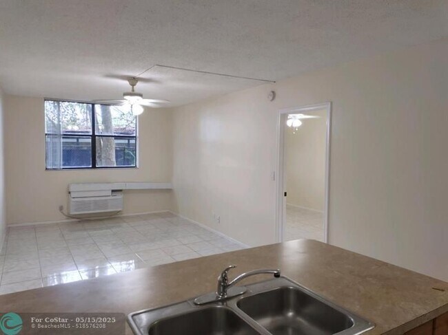 Building Photo - 2401 Riverside Dr