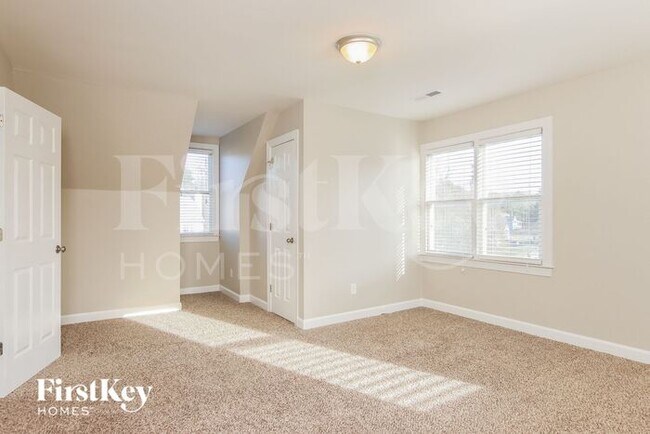 Building Photo - 4993 Heritage Woods Dr