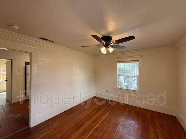 Building Photo - 949 Windeler Ave