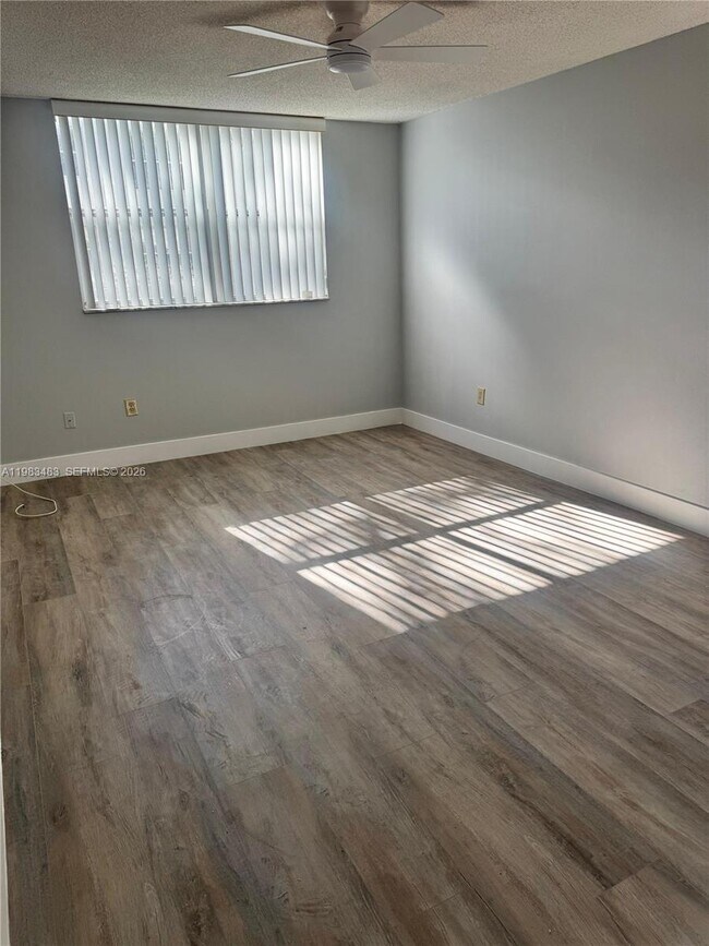 Building Photo - 9400 Lime Bay Blvd