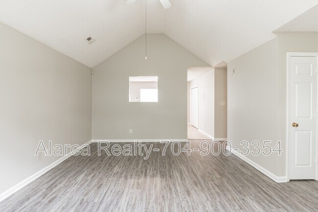 Building Photo - 6532 David Ave