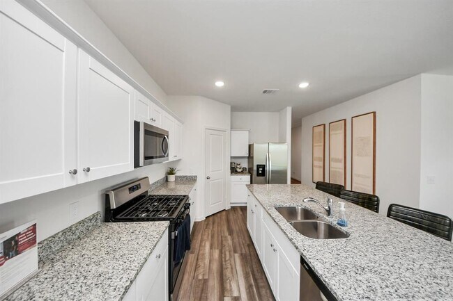 Building Photo - 2013 Chianti Grv Ln