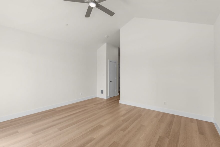 Building Photo - 8417 SW 24th Ave