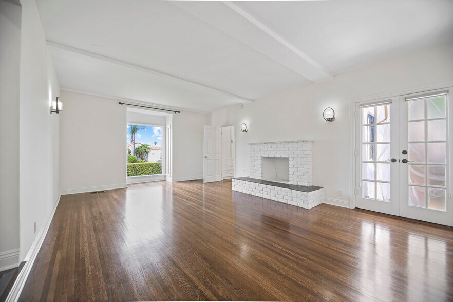Building Photo - 1146 S Stanley Ave