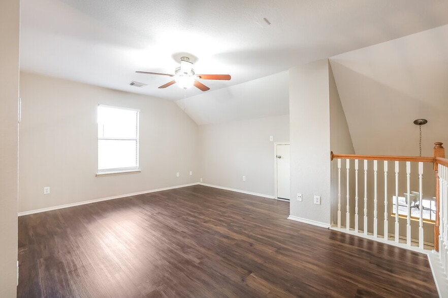 Building Photo - 6030 NW Creek Cir