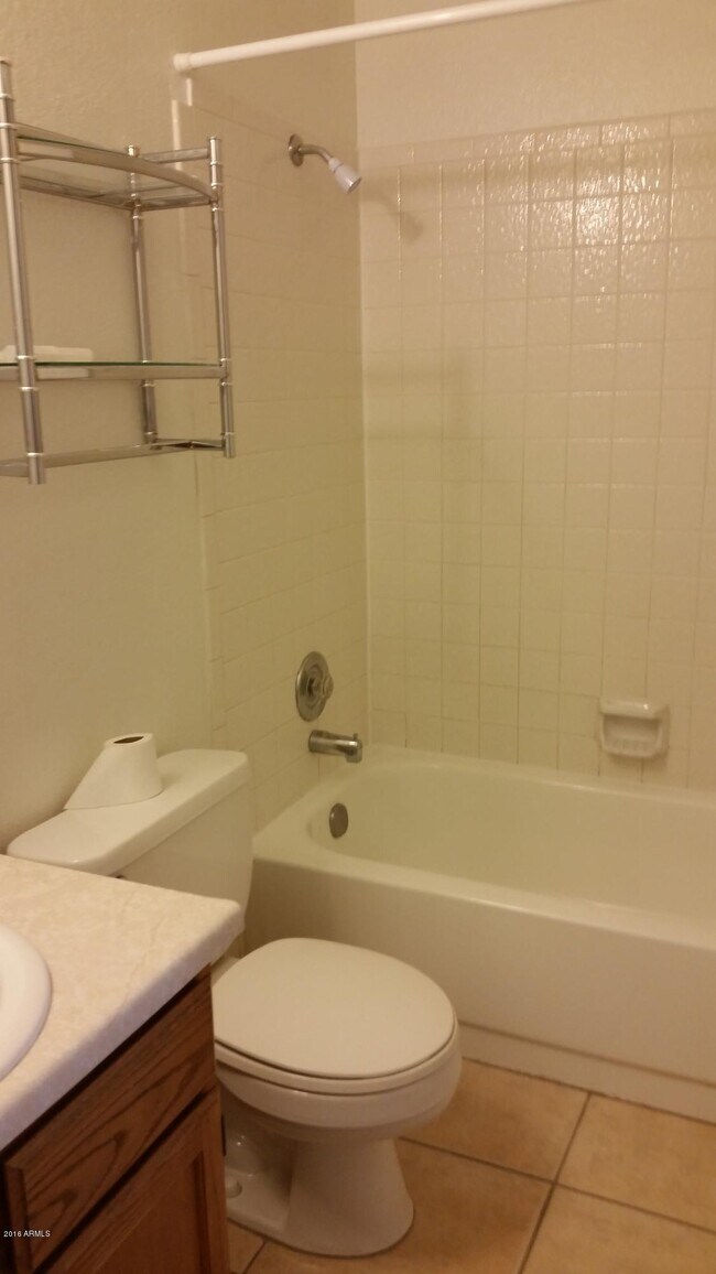 Building Photo - 2114 W Monona Dr