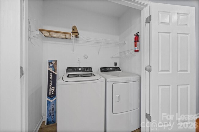 Building Photo - 2052 Shady Pond Dr
