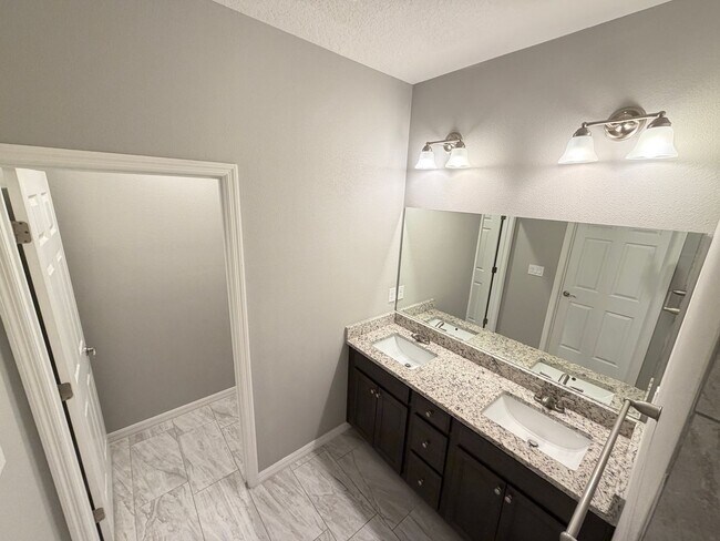 Building Photo - Adorable 3 Bedroom / 2 Bathroom Home in Palm Bay!!