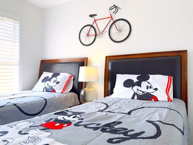 Building Photo - 1042 Calabria Ave