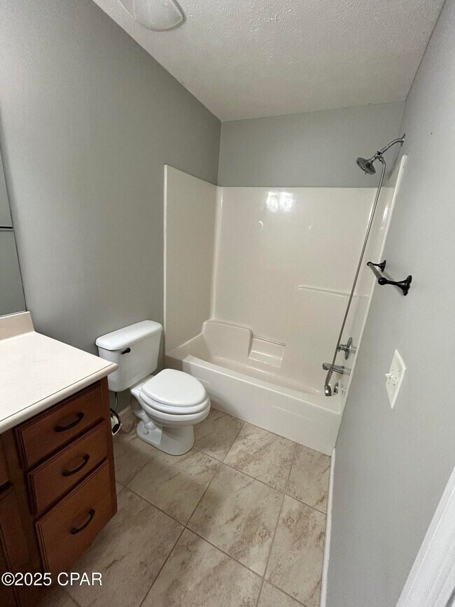 Building Photo - 810 E 24th St