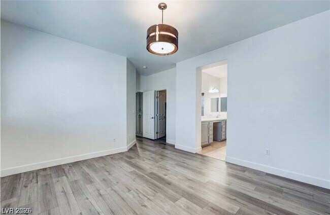 Building Photo - 128 Tilbury Ave
