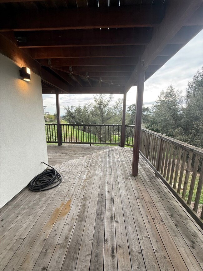 Building Photo - Newer Construction 2,500 Square Foot 3 Bedroom 2.5 Bathroom Fountaingrove House