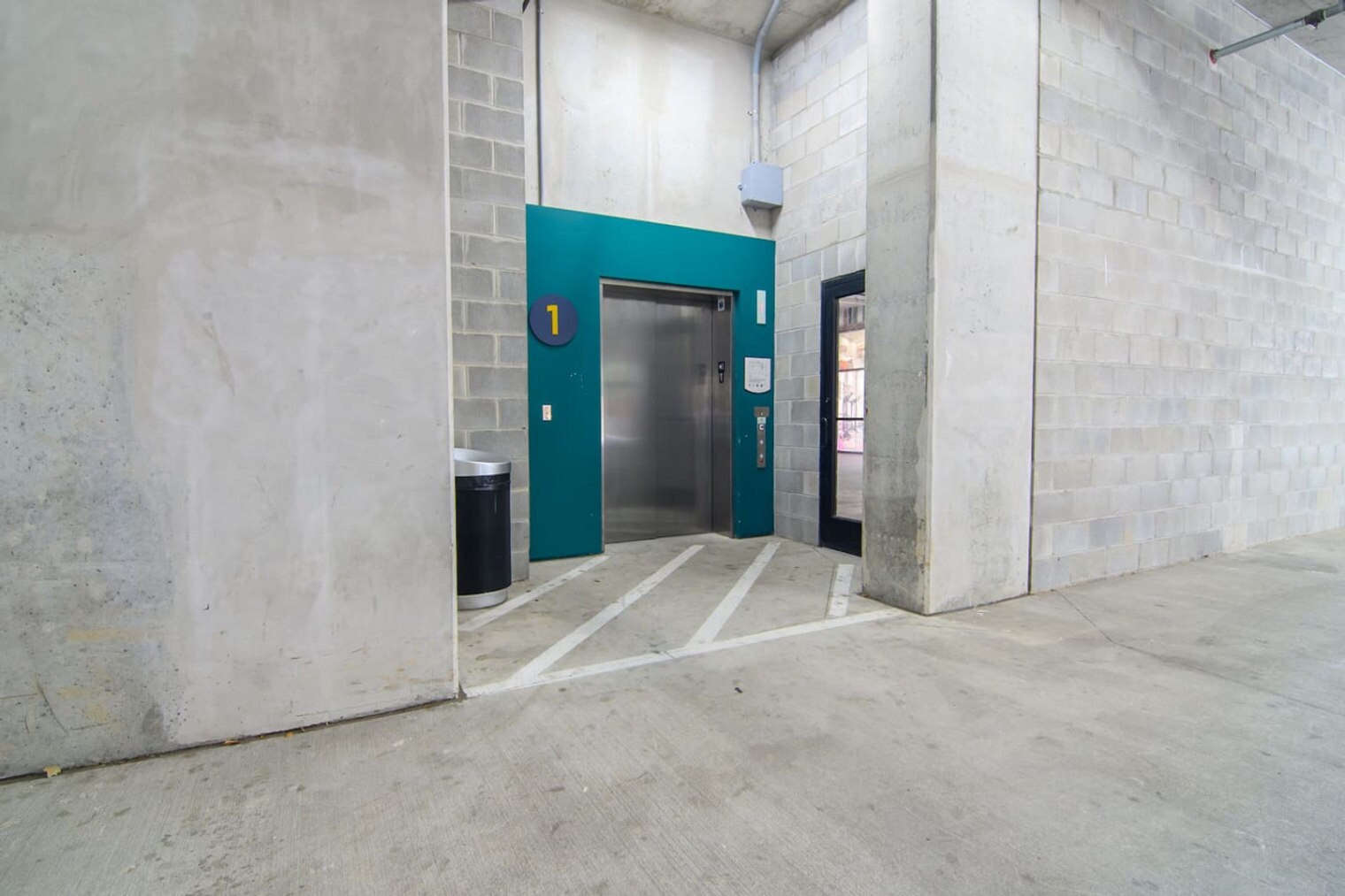 Building Photo - 701 Richmond Ave.