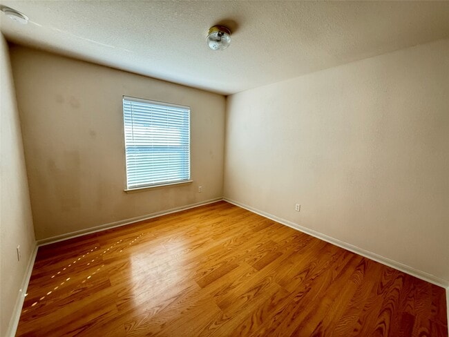 Building Photo - 3118 Creek Bank Ln