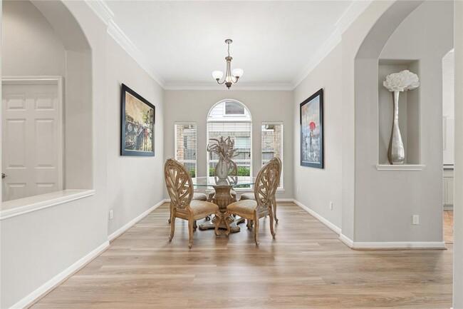 Building Photo - 1330 Leigh Gdns Dr