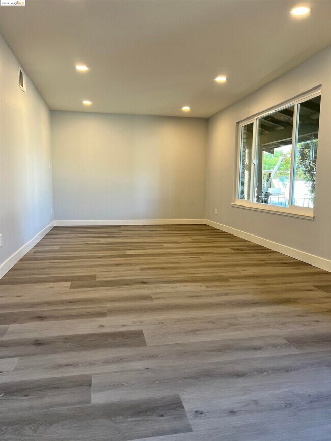 Building Photo - 54 S Lake Dr