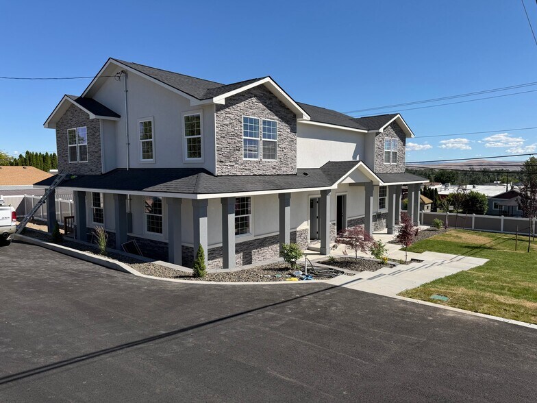 Building Photo - 601 2nd Ave