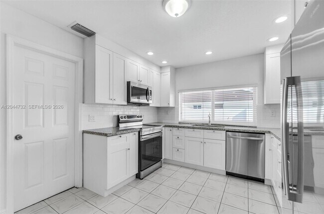 Building Photo - 7125 SW 93rd Ct
