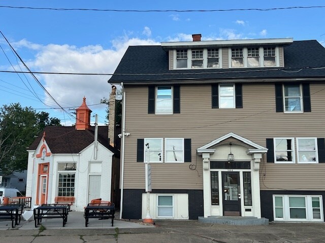 Primary Photo - 1444 Woodland Ave NW