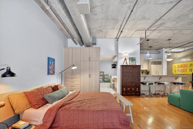 Building Photo - 877 Island Ave
