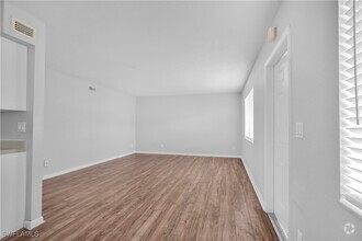 Building Photo - 4617 Bayshore Dr