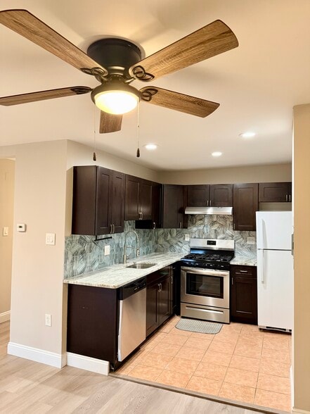 Kitchen - 8836 Cottage St
