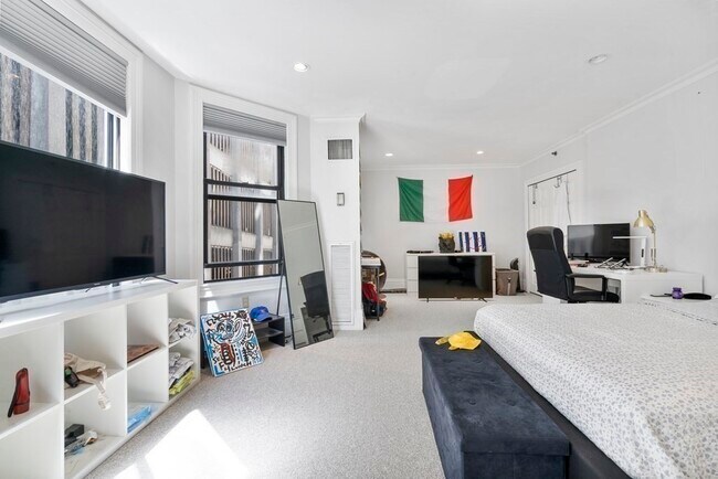 Building Photo - 390 Commonwealth Ave