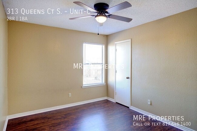 Building Photo - 313 Queens Ct S