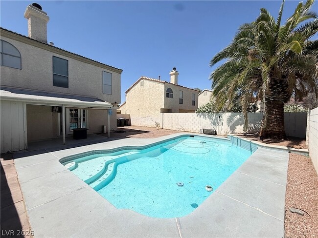 Building Photo - 2066 Waverly Cir