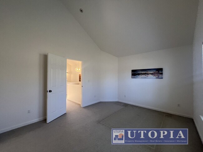 Building Photo - Quiet Beautiful 3 Bed, 2.5 Bath Property Near UCSC