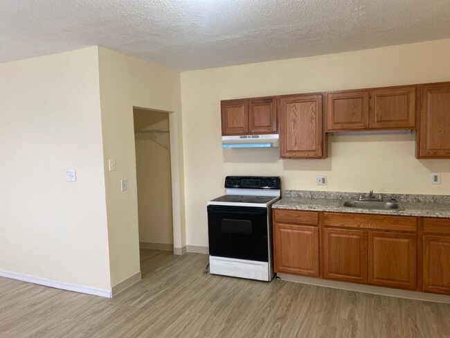 Building Photo - 464 Wethersfield Ave