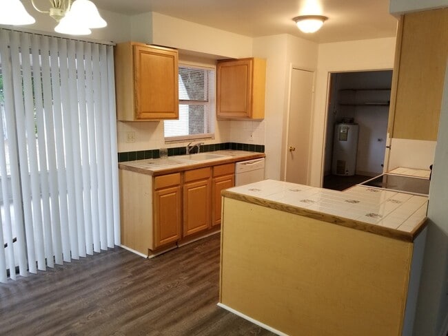 Building Photo - Southwest Winter Haven Three-Bedroom Home
