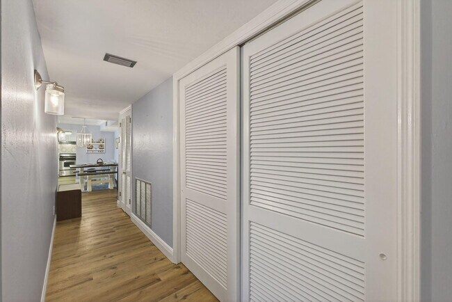 Building Photo - 300 N Hwy A1A