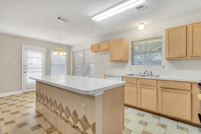 Building Photo - 8105 Flowertree Dr