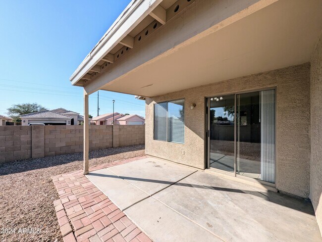 Building Photo - 7059 W Gardenia Ave