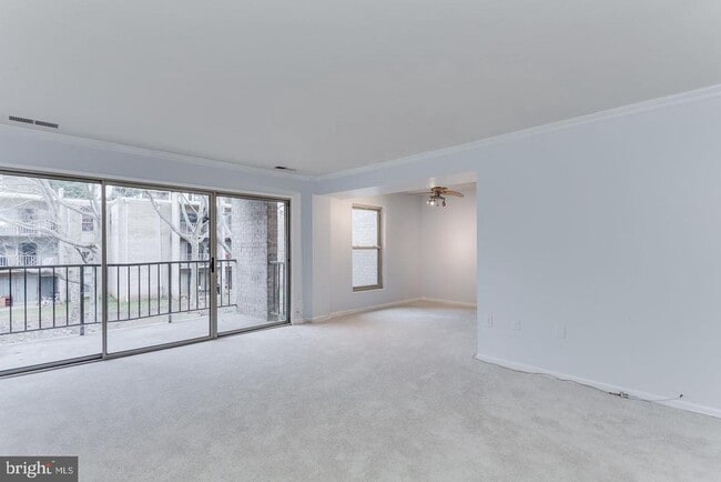 Building Photo - 26 Canterbury Square