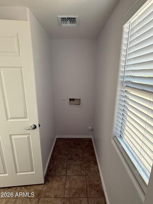 Building Photo - 4752 E Laurel Ave