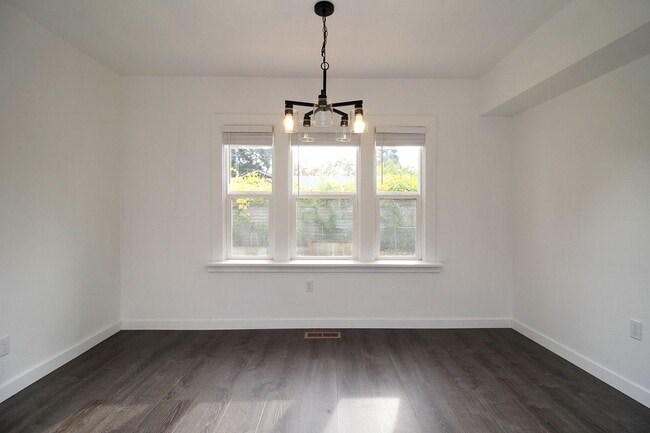 Building Photo - 7225 SE 65th Ave