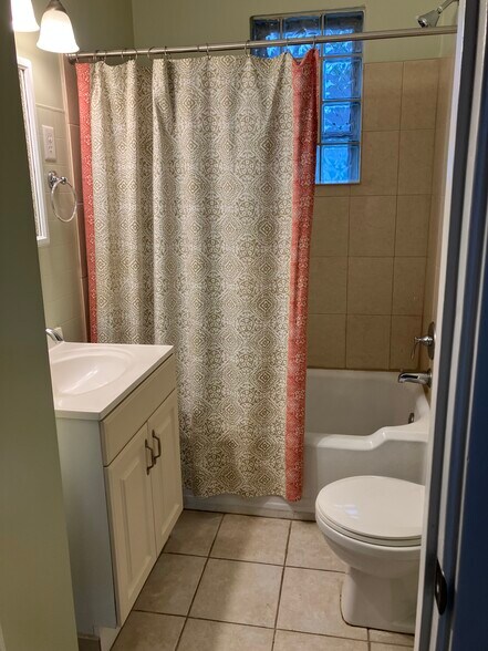 Bathroom - 5027 S Latrobe Ave