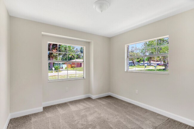 Building Photo - Remodeled Pool Home in the Heart of Brandon, FL