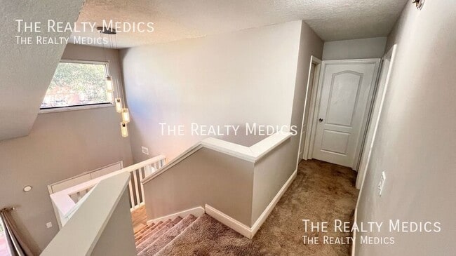 Building Photo - 430 Red Coat Ln