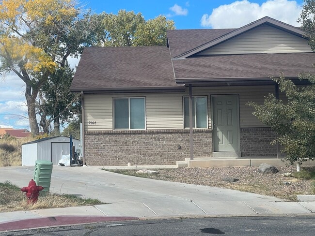Primary Photo - Stary Lane Duplex