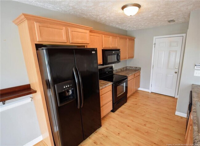 Building Photo - 3019 Burton Dr