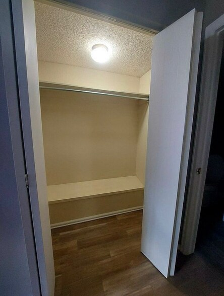Building Photo - 381 1/2 Ridge View Dr
