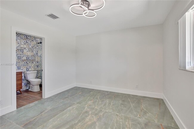 Building Photo - 5980 SW 40th Ave
