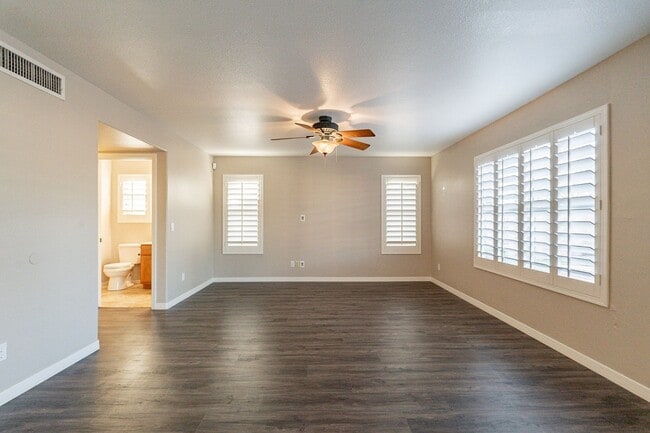 Building Photo - Stunning Tempe Home with Private Pool